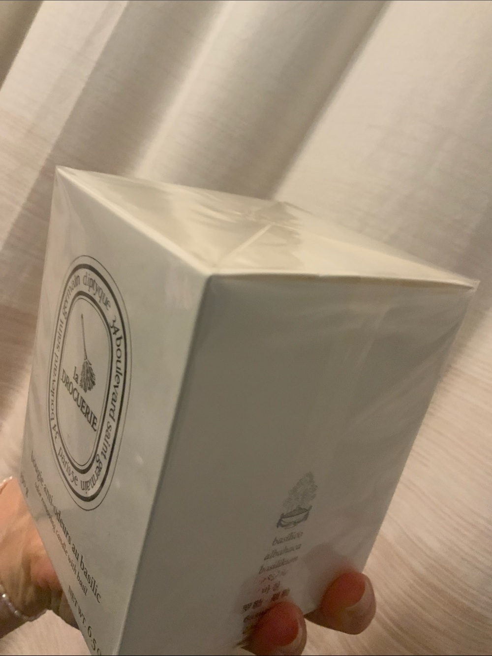 Diptyque La Droguerie candle 190g Diptyque Odor removing candle with BASIL